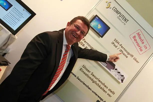 Bild: Der Bayerische Staatssekretär der Finanzen Franz Josef Pschierer am Stand der COMPUTENT GmbH it-sa 2012