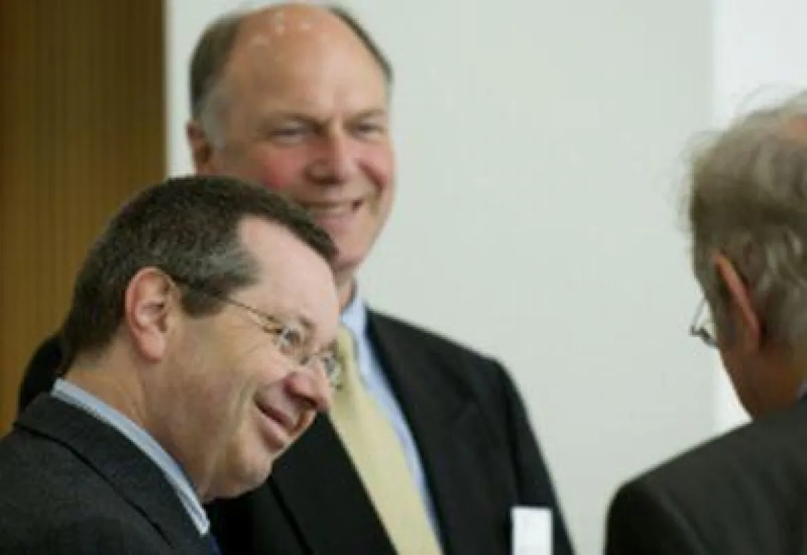 Dr. Stephan Eisel, MdB im Gespräch mit Aufsichtsratsvorsitzendem Martin Maria Krüger und Norbert Pietrangeli, Kaufmännischer Geschäftsführer gGmbH