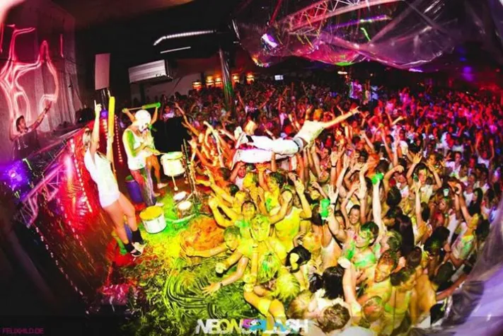 NEONSPLASH – Paint-Party LOVE THRU PAINT TOUR 2012 Bild: NEONSPLASH – Paint-Party LOVE THRU PAINT TOUR 2012