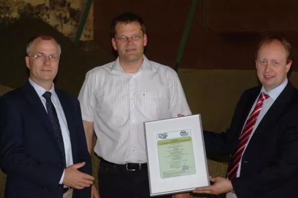 Bild: Nachhaltige Biomasse: DQS und REDcert vergeben erstes REDcert-Zertifikat an Kleeschulte