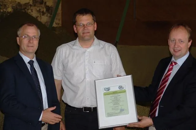 Bild: Nachhaltige Biomasse: DQS und REDcert vergeben erstes REDcert-Zertifikat an Kleeschulte