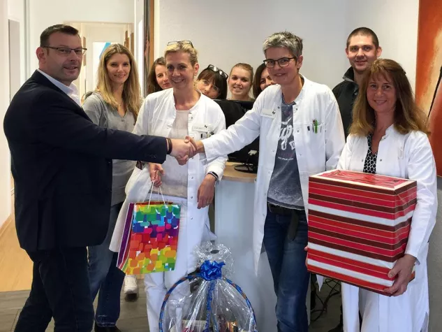 Bild: INDAMED begrüßt die 2.000ste MEDICAL OFFICE-Praxis