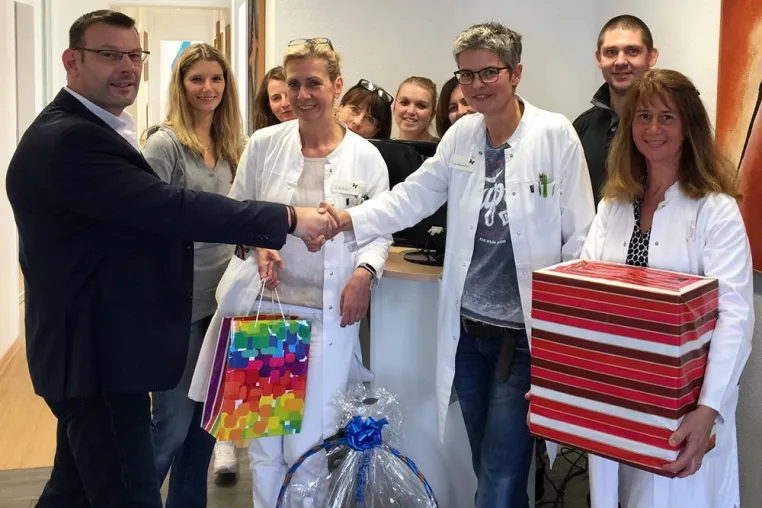 Bild: INDAMED begrüßt die 2.000ste MEDICAL OFFICE-Praxis