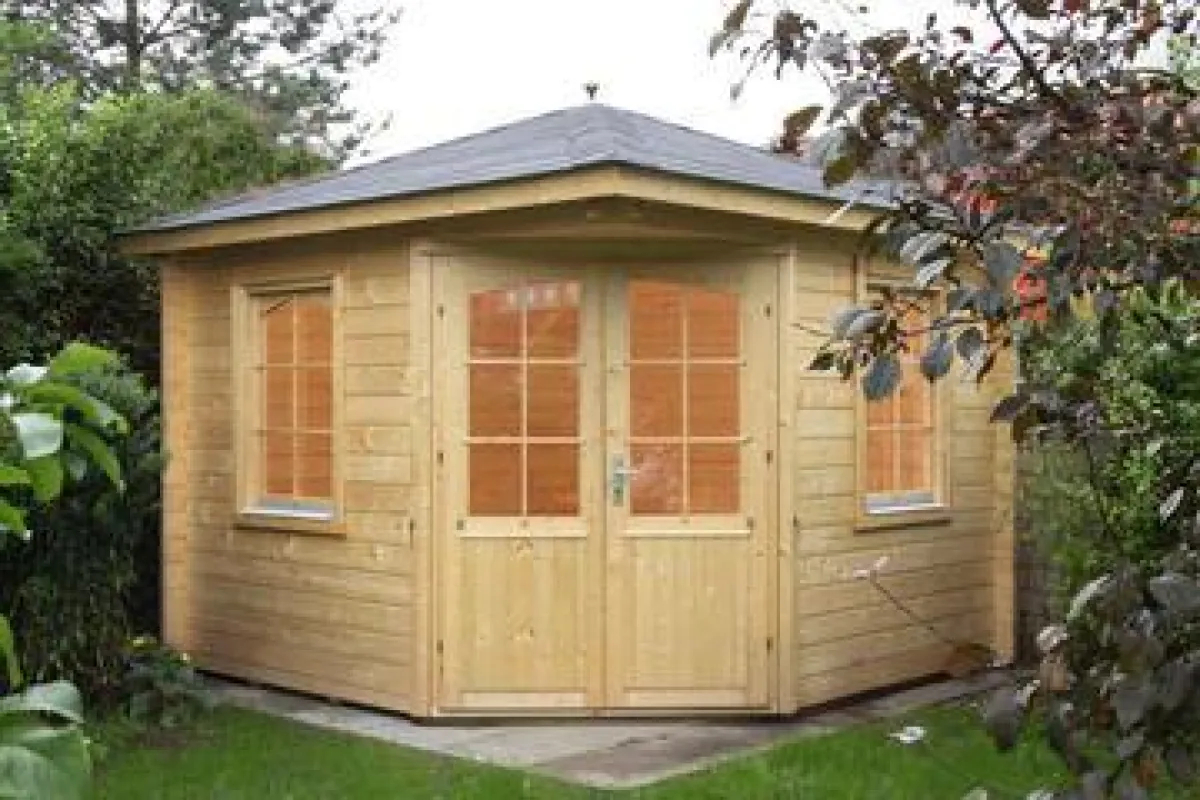 Fünfeckiges Gartenhaus.