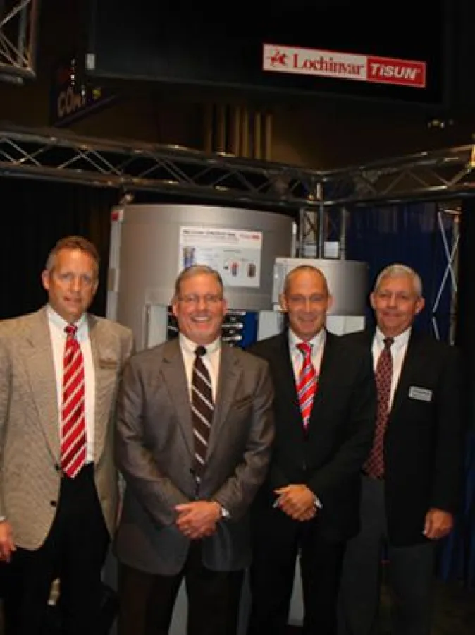 Bill Vallett, John Vallett, Lochinvar Corporation, Robin M. Welling, TiSUN GmbH & Tom Vallett, Lochinvar präsentieren auf der AHR Expo in Orlando, Florida erstmals die neue Marke