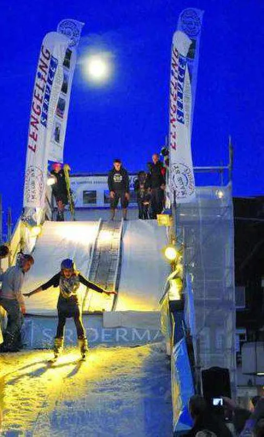 Mobile Skianlage für Jedermann, Monheim am Rhein, Schnee im Juni