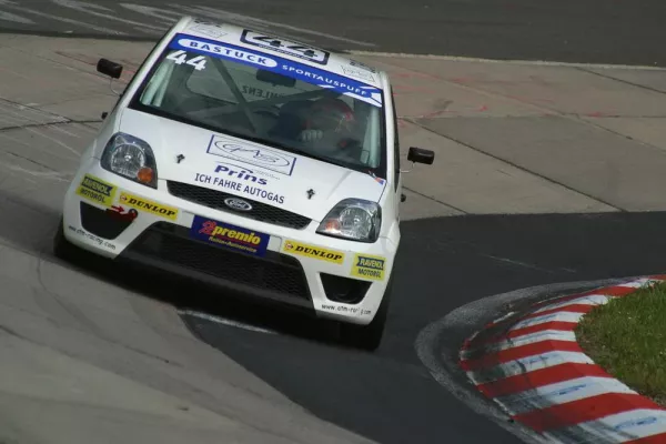 Autogas siegt auf dem Nürburgring - 1. Sieg für Thomas Mühlenz im Ford Fiesta ST GAS in der ADAC Procar Bild: Autogas siegt auf dem Nürburgring - 1. Sieg für Thomas Mühlenz im Ford Fiesta ST GAS in der ADAC Procar