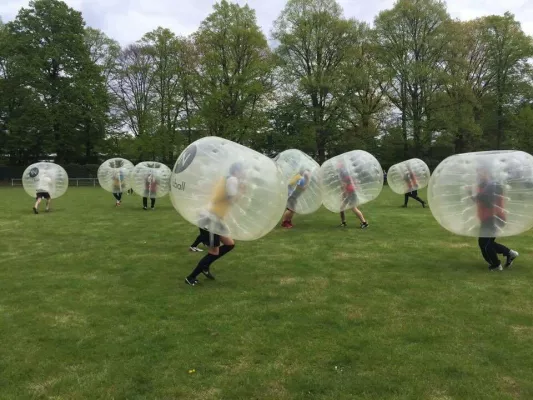 Bild: Teambuilding-Event bei den Krefeld Ravens: Football in der Plastikblase