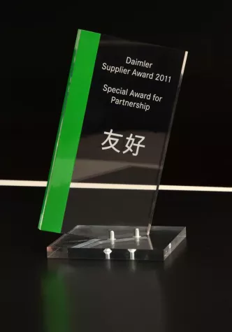 Mercedes-Benz zeichnet NGK Spark Plug Europe und viele weitere japanische Lieferanten aus Bild: Mercedes-Benz zeichnet NGK Spark Plug Europe und viele weitere japanische Lieferanten aus