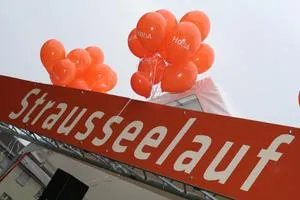 Bild: 75. Strausseelauf am 3. Oktober 2011 - Strausberg bewegt sich