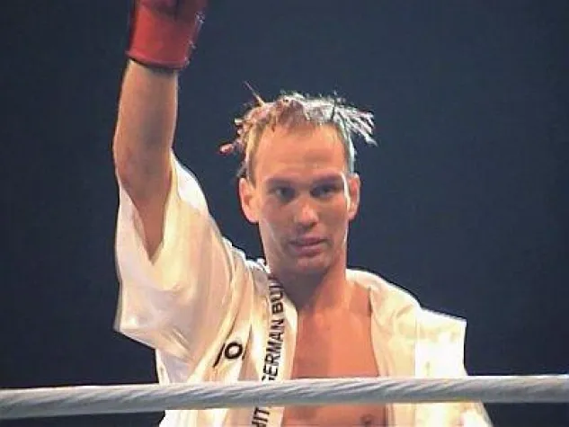 Kickbox-Weltmeister zum "Ersteigern" Bild: Kickbox-Weltmeister zum "Ersteigern"