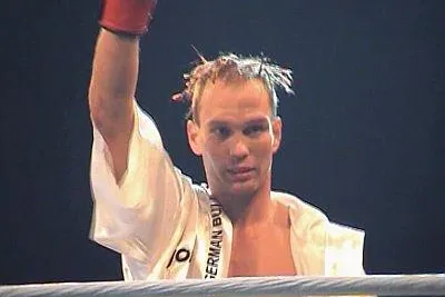Bild: Kickbox-Weltmeister zum "Ersteigern"