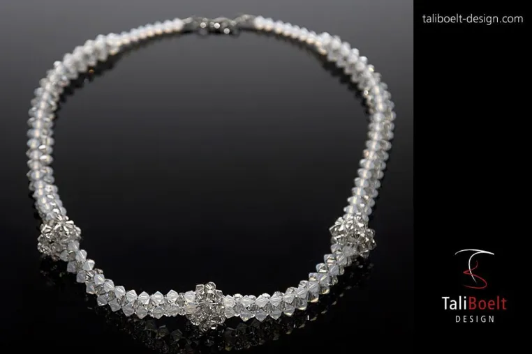 Bild: Handgefertigter Brautschmuck von TaliBoelt Design für die Hochzeitssaison 2011 in München und Umgebung