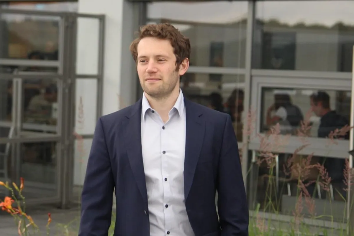 Prof. Dr. Sascha Alavi, Professor für Vertriebsmanagement & Lehrstuhlinhaber