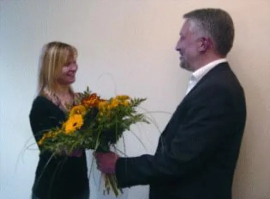 Bild: kontaktkarte.de knackt mit der Geheimnummer für alle die sechsstellige Marke - 100.000 Nutzer seit Startbeginn