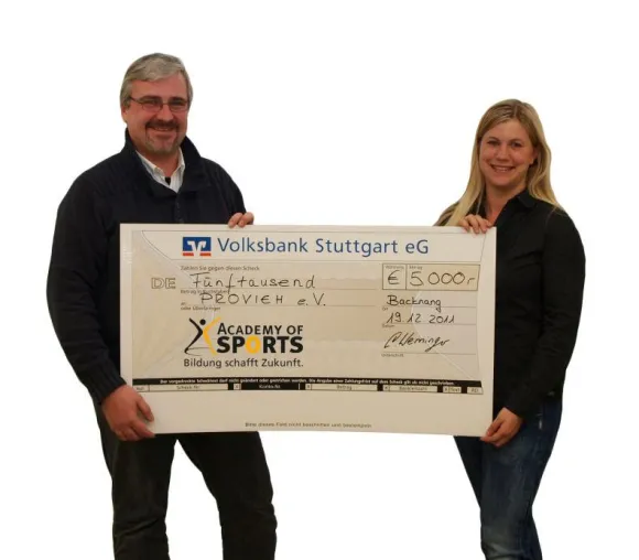 Bild: Academy of Sports übergibt Spende über 5.000 € an PROVIEH - Verein gegen tierquälerische Massentierhaltung
