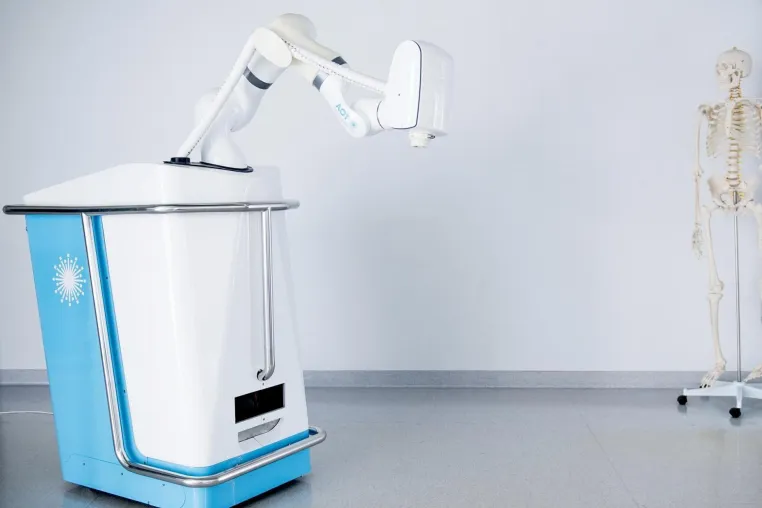 AOT First-in-Man Announcement / First Robotic Bone-Cut with a Laser Worldwide Bild: AOT First-in-Man Announcement / First Robotic Bone-Cut with a Laser Worldwide