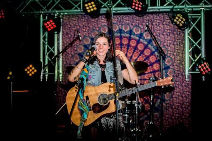 Album-Releasekonzert Nadine Fingerhut: "Karussell" ist da! Bild: Album-Releasekonzert Nadine Fingerhut: "Karussell" ist da!