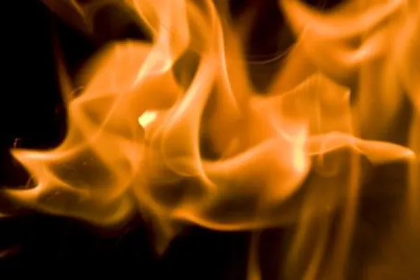 Der Glimmstängel als entzündbare Bedrohung Bild: Der Glimmstängel als entzündbare Bedrohung