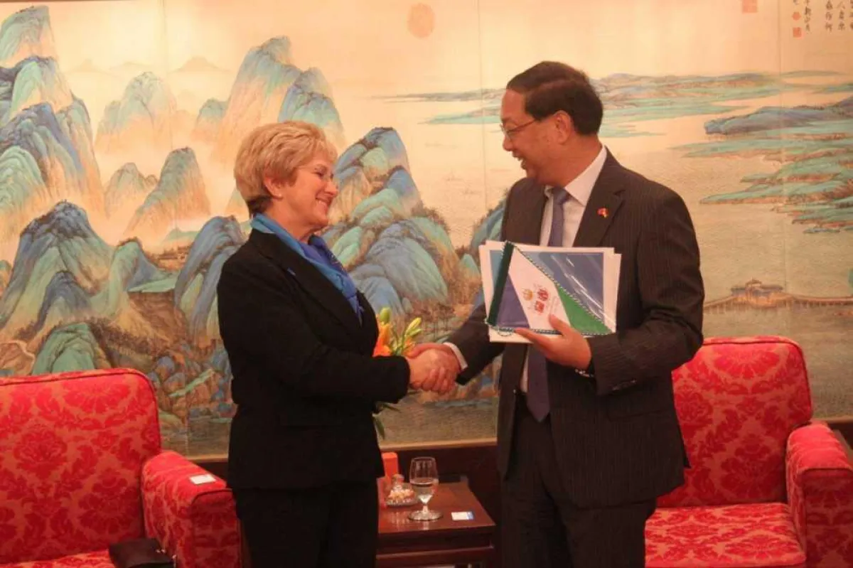 Oberbürgermeisterin Dr. Dietlind Tiemann trifft Chinas Botschafter Shi Mingde