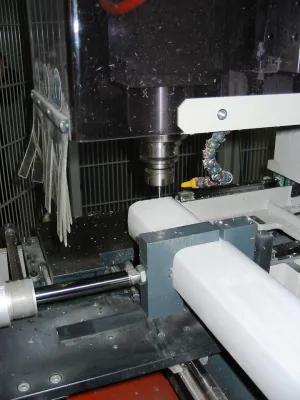 Bild: vogelsang engineering bietet nun vollautomatische Endenbearbeitung für PVC-Profile