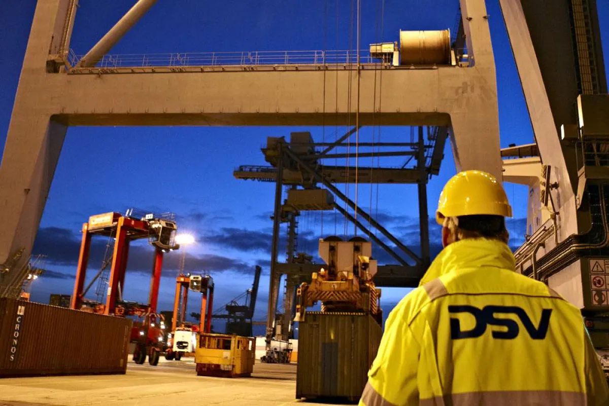 Für GM holt DSV Air & Sea die Zulieferteile ab, konsolidiert und transportiert die Containerladungen