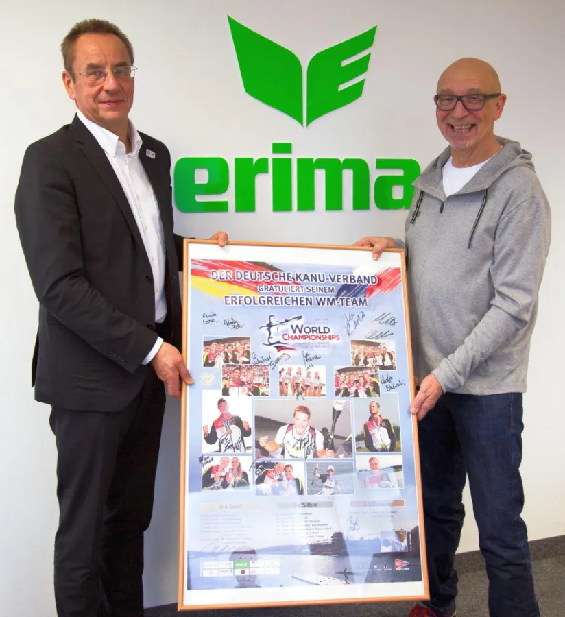 Thomas Konietzko (Präsident Deutscher Kanu-Verband, links) und ERIMA Inhaber Wolfram Mannherz