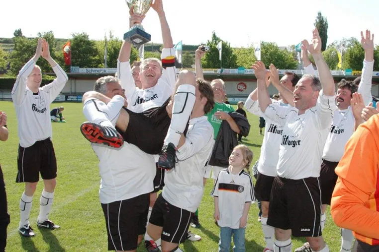 Historischer Sieg am Kaiserstuhl - Deutschland ist Fußball-Europameister Bild: Historischer Sieg am Kaiserstuhl - Deutschland ist Fußball-Europameister