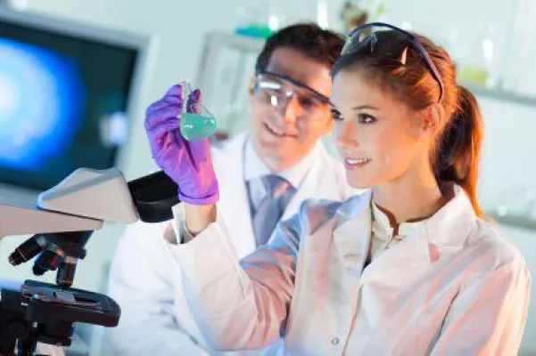 Bild: Berufsbegleitend zum gefragten Profi in der Chemiebranche