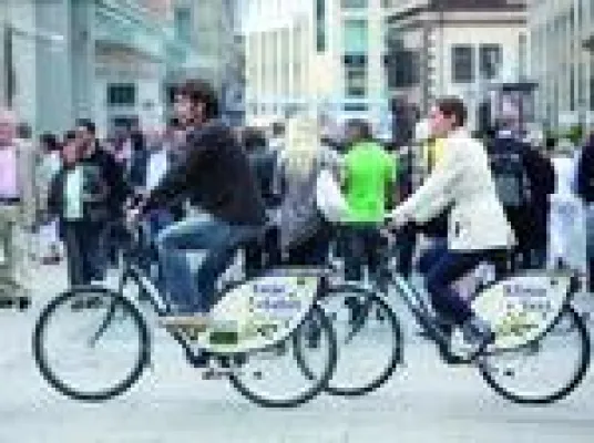 Bild: Mit dem „Klimataxi“ flink und abgasfrei durch Erfurt