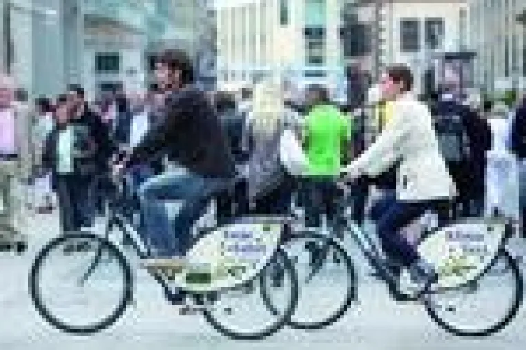 Bild: Mit dem „Klimataxi“ flink und abgasfrei durch Erfurt