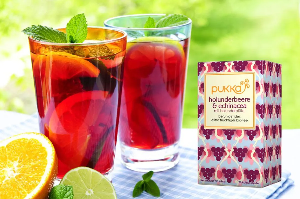 Eistees zum Selbermachen mit Bio-Tee von Pukka Herbs sorgen für Abkühlung an heißen Tagen.