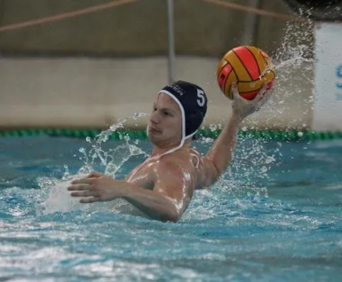 Bild: Wasserball-Sponsoren: A-Z Baugeräte macht den Anfang