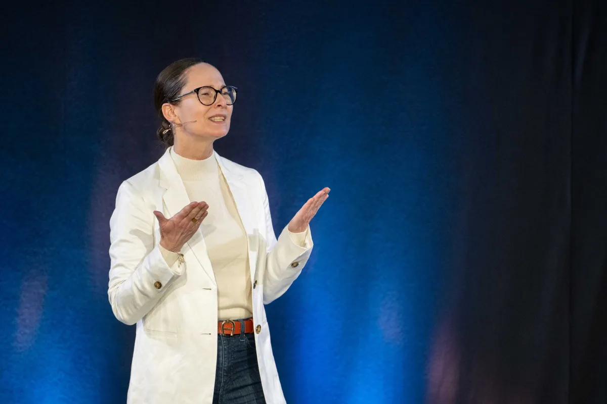 Andrea Danke erfolgreich beim internationalen Speaker Slam (© Fotograf Justin Bockey)