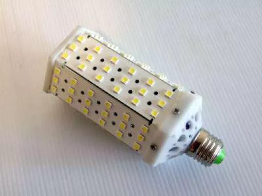Bild: LED Retrofit Leuchtmittel in der öffentlichen Beleuchtung