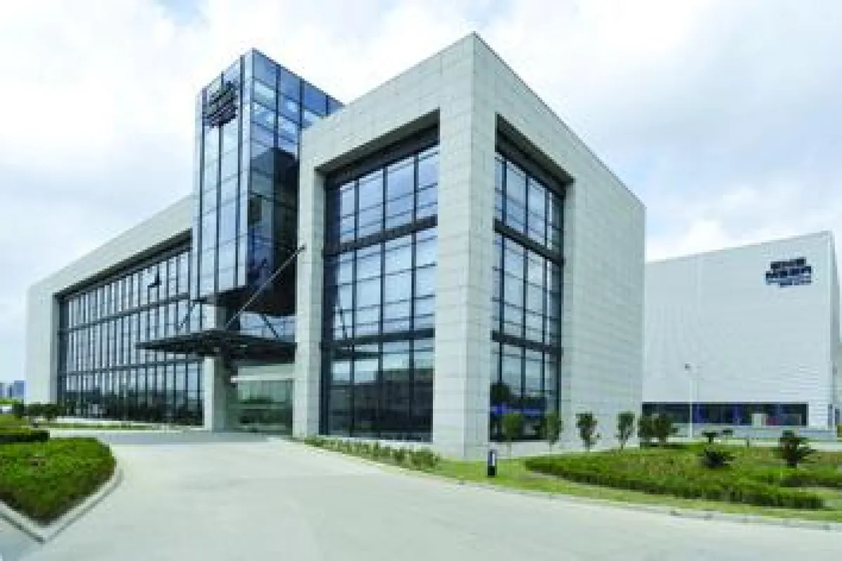 Der neue Standort von SMS Meer in Shanghai: Verwaltungsgebäude und Werkshalle