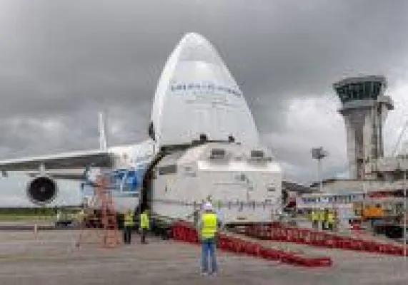 Bild: Satellit EUTELSAT 7C kommt in Kourou an und startet am 20. Juni