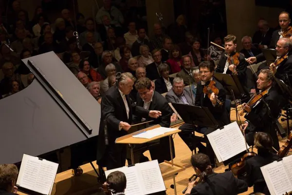 Bild: Denis Matsuev und Mariss Jansons widmen sich Rhapsodien