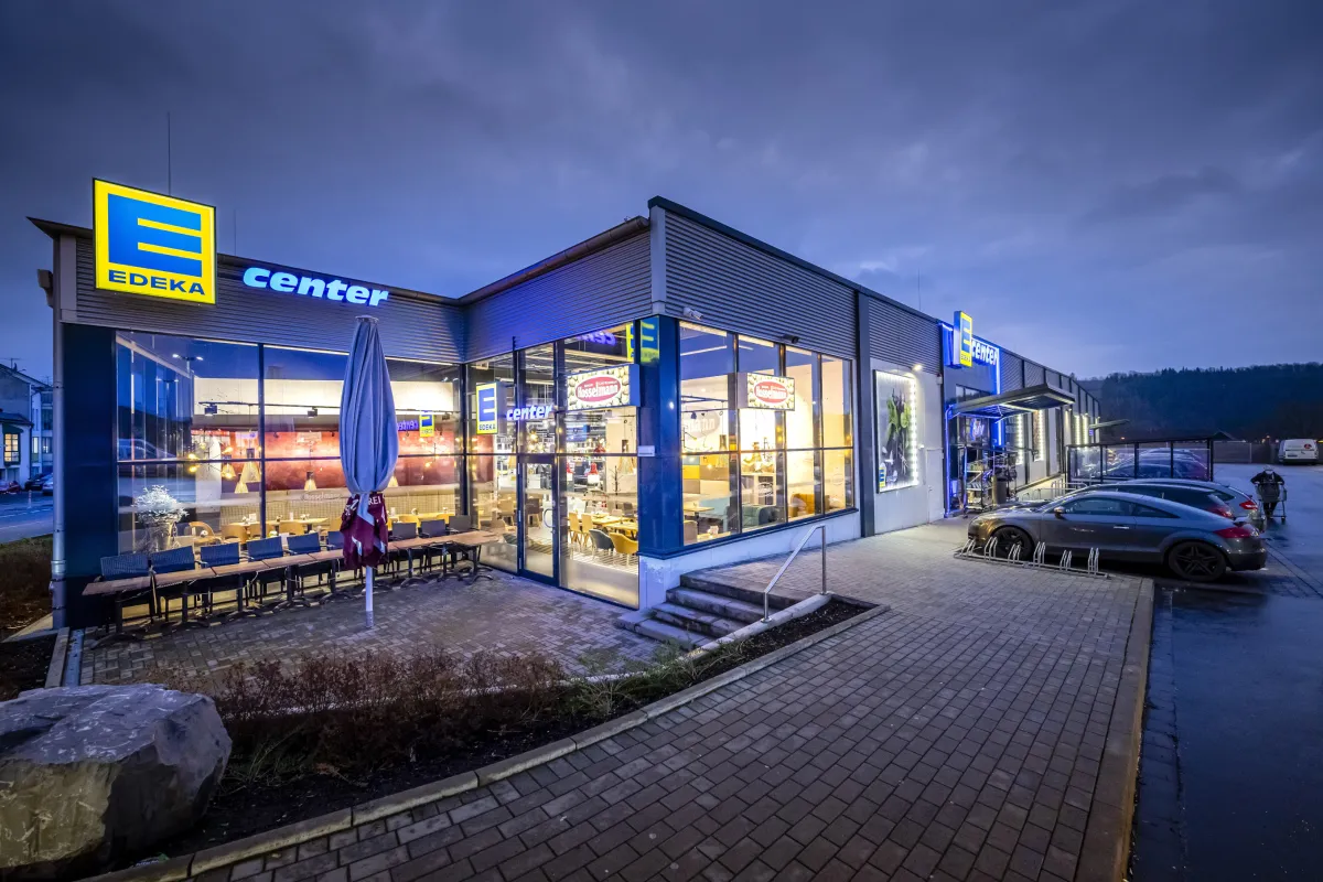 Das Foto zeigt das Edeka Center in Wickede. (© Edeka/Ulrich Schaarschmidt)