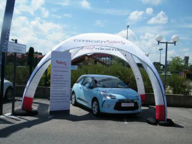 Bild: Citroen präsentiert sich unter dem X-GLOO Zelt