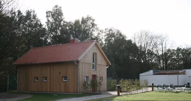 Bild: Rustikale Brotzeit im Saunabereich