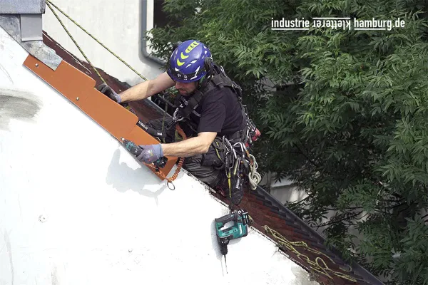 Bild: Industrie Kletterer Hamburg IKH GmbH: Dachreparaturen mit Blick fürs Ganze
