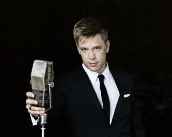 Ein swingender Start in die Weihnachtszeit mit Tom Gaebel in Rheine Bild: Ein swingender Start in die Weihnachtszeit mit Tom Gaebel in Rheine