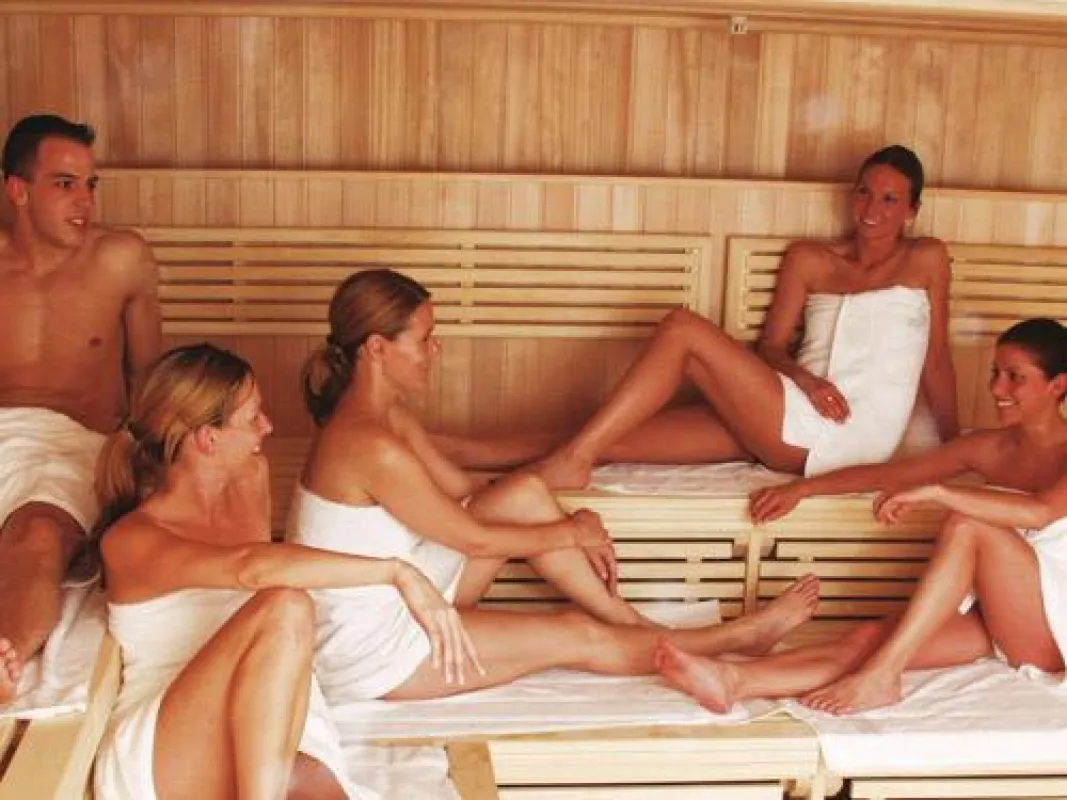 Sauna - auch im Sommer sinvoll. Foto: Horn Verlag