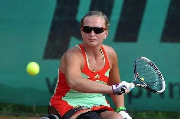 Bild: Bianca Osterer, Rollstuhltennis-Spielerin beim SV Alemannia Kamp, wird von eventkeeper.de unterstützt