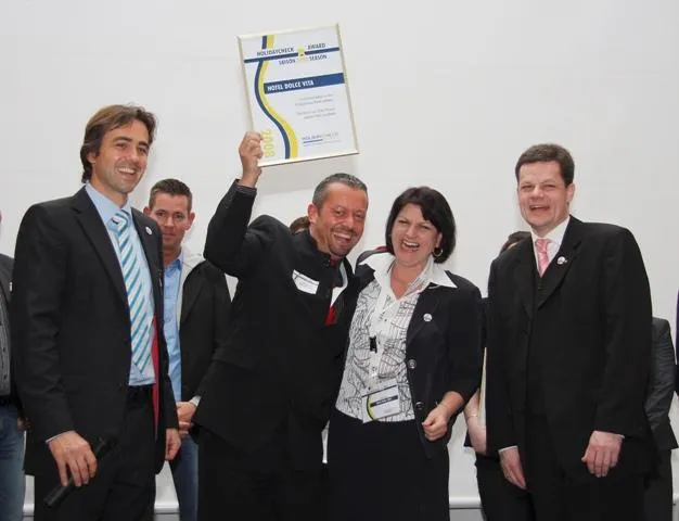 Bild: Hotel Dolce Vita in Bodenmais erhält den HolidayCheck Award für die Saison 2008