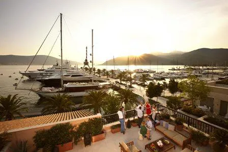 Bild: Porto Montenegro verköstigt besten europäischen Wein und setzt ganz auf luxuriösen Lebensstil