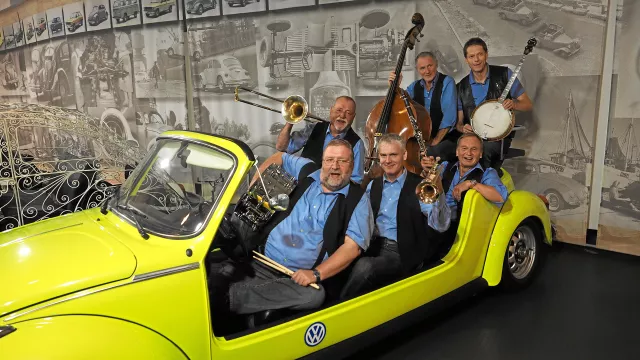 Bild: Saratoga Seven spielen im AutoMuseum Volkswagen