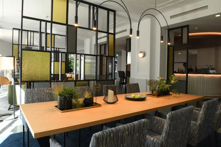 Bild: Hotel Alexander Plaza - zwei Millionen Euro in neue Lobby und Lounge-Area investiert