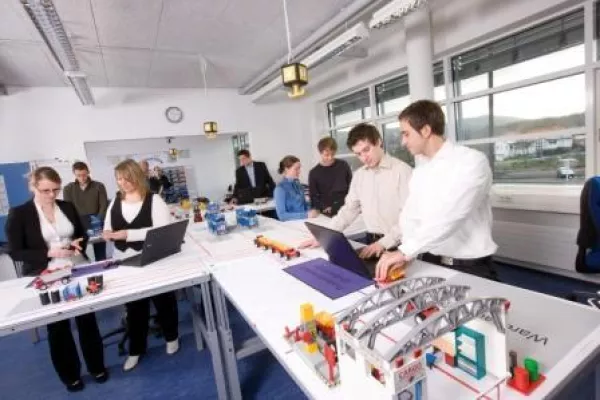 MODELLFABRIK KOBLENZ feierlich eröffnet – Prozesse werden erlebbar Bild: MODELLFABRIK KOBLENZ feierlich eröffnet – Prozesse werden erlebbar